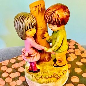 Moppets Figurine Music Box ~ 1973
